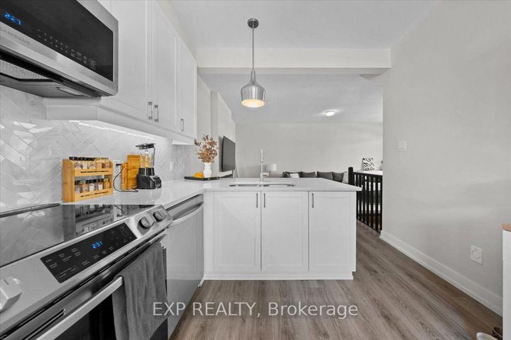 Photo 13 at 293 Anyolite Private, Nepean (Heritage Park), Ottawa