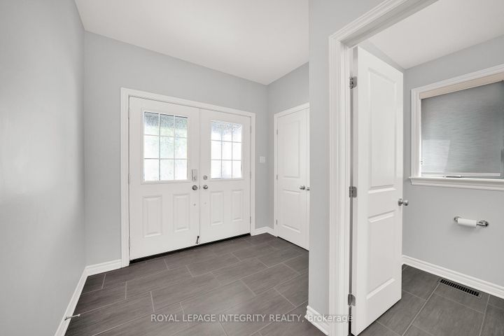 Photo 2 at 573 Egret Way, Nepean (Half Moon Bay), Ottawa