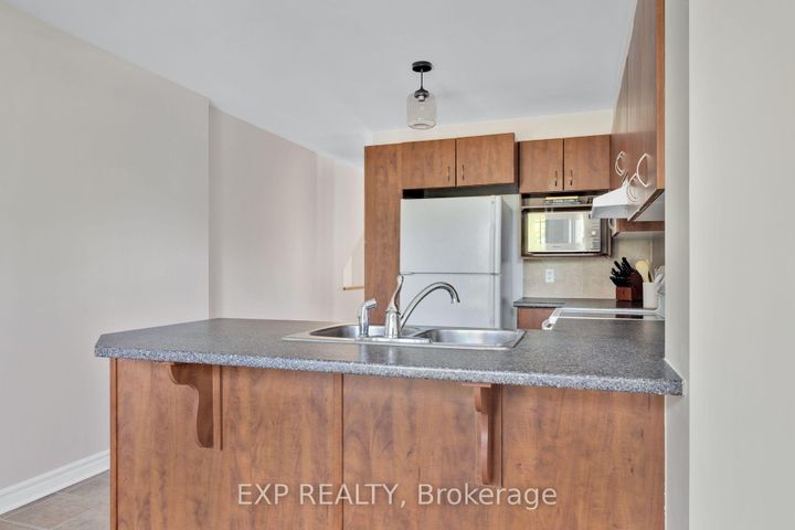 Photo 5 at 132 PASEO Private, Nepean (Centrepointe), Ottawa