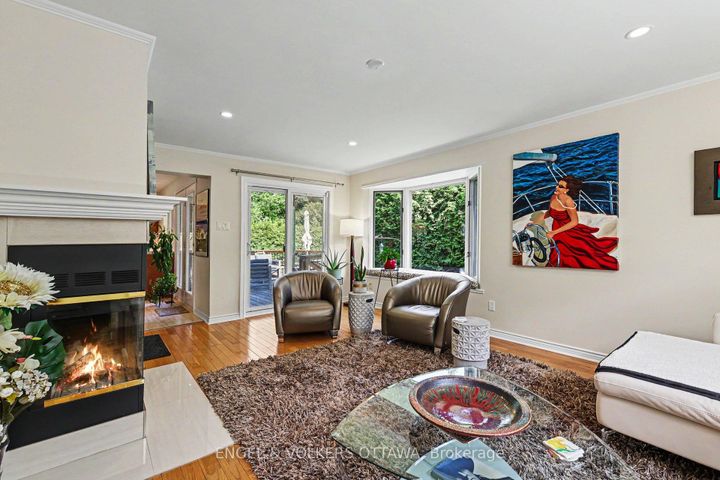 Photo 4 at 176 Sanford Avenue, Nepean (Courtland Park), Ottawa