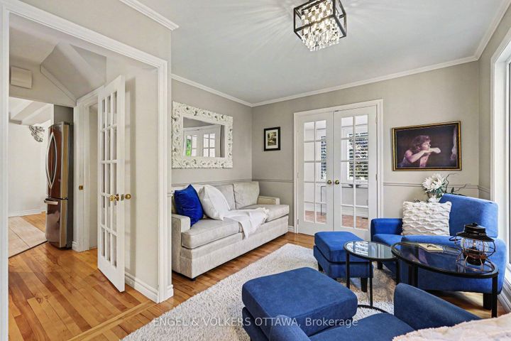 Photo 5 at 176 Sanford Avenue, Nepean (Courtland Park), Ottawa
