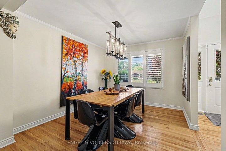 Photo 6 at 176 Sanford Avenue, Nepean (Courtland Park), Ottawa