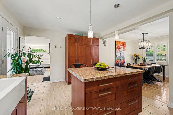 Photo 10 at 176 Sanford Avenue, Nepean (Courtland Park), Ottawa