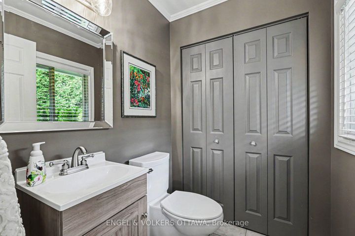 Photo 16 at 176 Sanford Avenue, Nepean (Courtland Park), Ottawa