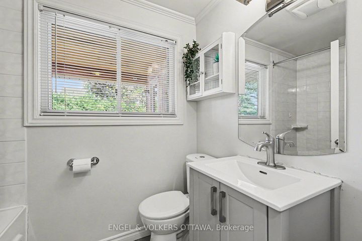 Photo 19 at 176 Sanford Avenue, Nepean (Courtland Park), Ottawa