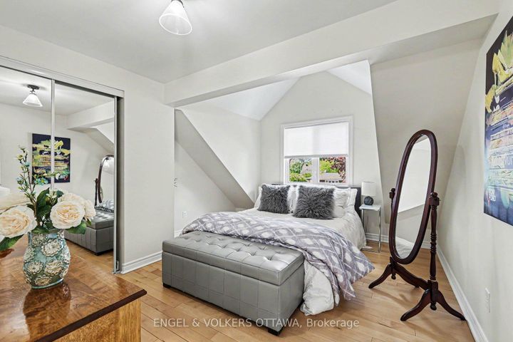Photo 21 at 176 Sanford Avenue, Nepean (Courtland Park), Ottawa