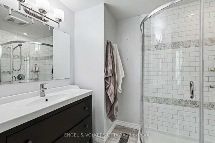 Photo 23 at 176 Sanford Avenue, Nepean (Courtland Park), Ottawa