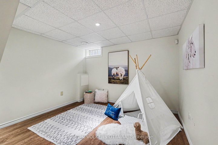 Photo 25 at 176 Sanford Avenue, Nepean (Courtland Park), Ottawa