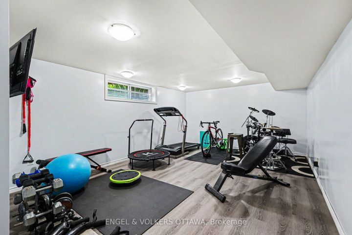 Photo 27 at 176 Sanford Avenue, Nepean (Courtland Park), Ottawa