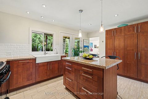 Photo 11 at 176 Sanford Avenue, Nepean (Courtland Park), Ottawa