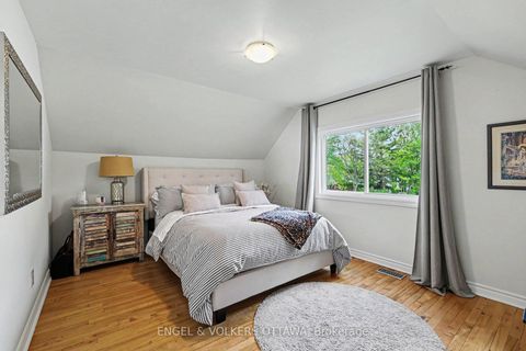 Photo 20 at 176 Sanford Avenue, Nepean (Courtland Park), Ottawa