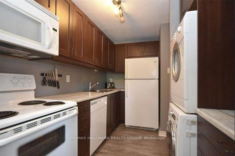 Photo 4 at 1 - 14 Sweetbriar Circle, Nepean (Pheasant Run), Ottawa