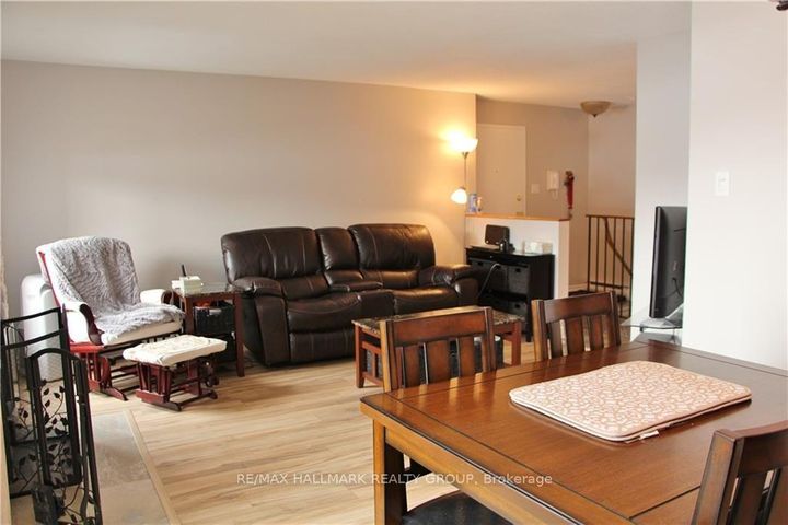Photo 3 at 4 - 14 Sweetbriar Circle, Nepean (Pheasant Run), Ottawa