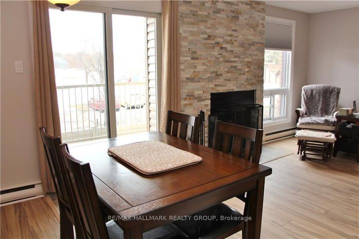 Photo 5 at 4 - 14 Sweetbriar Circle, Nepean (Pheasant Run), Ottawa
