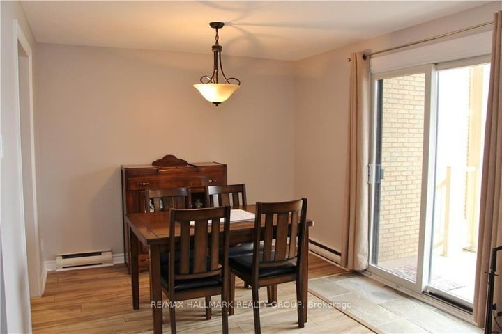 Photo 6 at 4 - 14 Sweetbriar Circle, Nepean (Pheasant Run), Ottawa