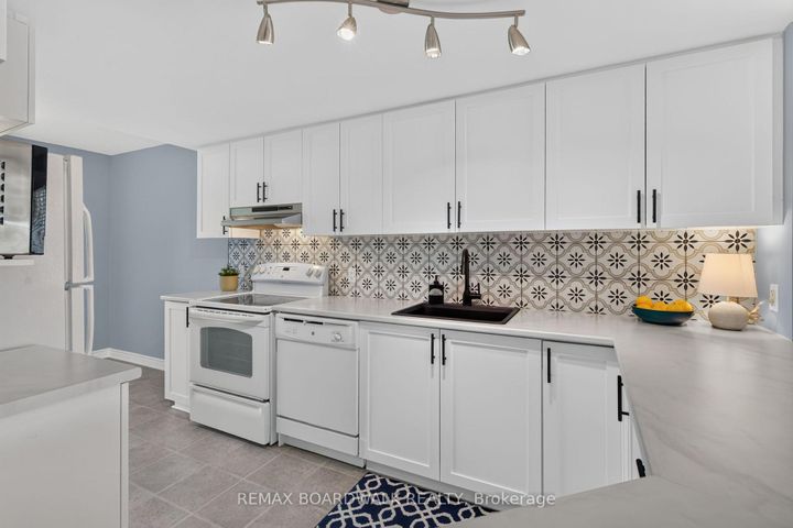 Photo 4 at 223 Paseo Private, Nepean (Centrepointe), Ottawa
