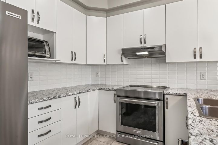 Photo 12 at 96 Russet Terrace, Nepean (Half Moon Bay), Ottawa