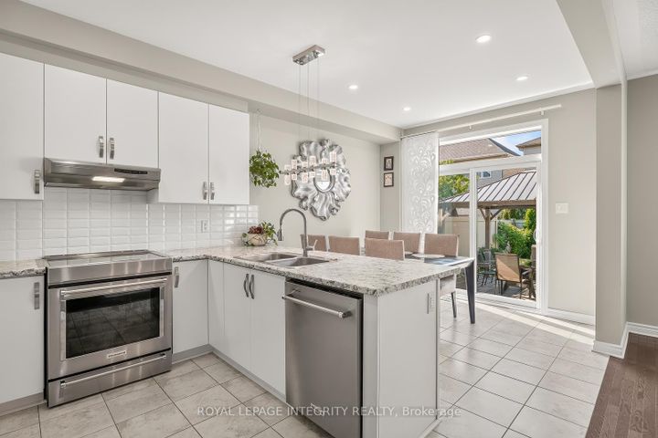 Photo 13 at 96 Russet Terrace, Nepean (Half Moon Bay), Ottawa