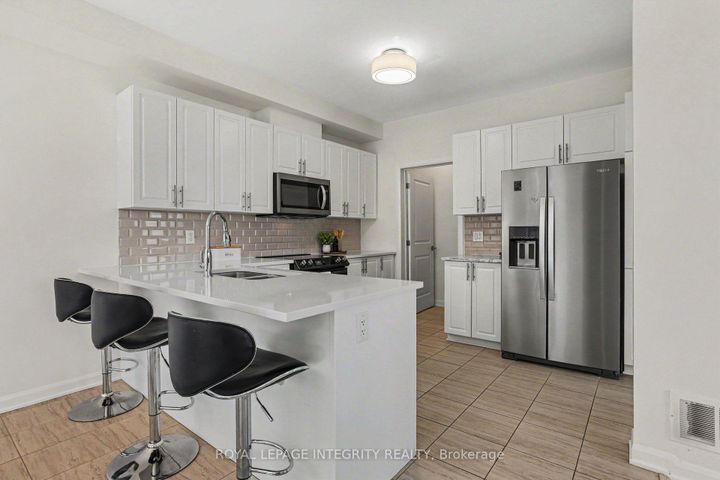 Photo 6 at 301 Cloyne Crescent, Nepean (Half Moon Bay), Ottawa