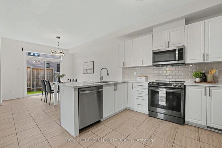 Photo 7 at 301 Cloyne Crescent, Nepean (Half Moon Bay), Ottawa
