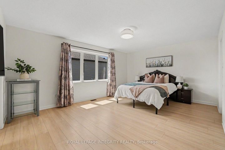 Photo 11 at 301 Cloyne Crescent, Nepean (Half Moon Bay), Ottawa