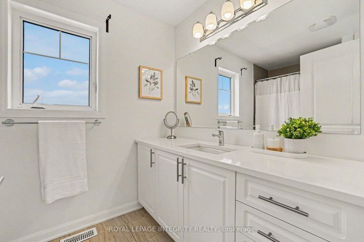 Photo 15 at 301 Cloyne Crescent, Nepean (Half Moon Bay), Ottawa