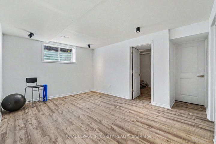 Photo 18 at 301 Cloyne Crescent, Nepean (Half Moon Bay), Ottawa