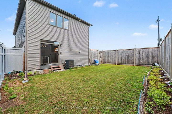 Photo 21 at 301 Cloyne Crescent, Nepean (Half Moon Bay), Ottawa