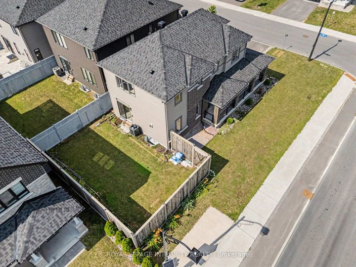 Photo 22 at 301 Cloyne Crescent, Nepean (Half Moon Bay), Ottawa