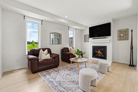 Photo 2 at 301 Cloyne Crescent, Nepean (Half Moon Bay), Ottawa