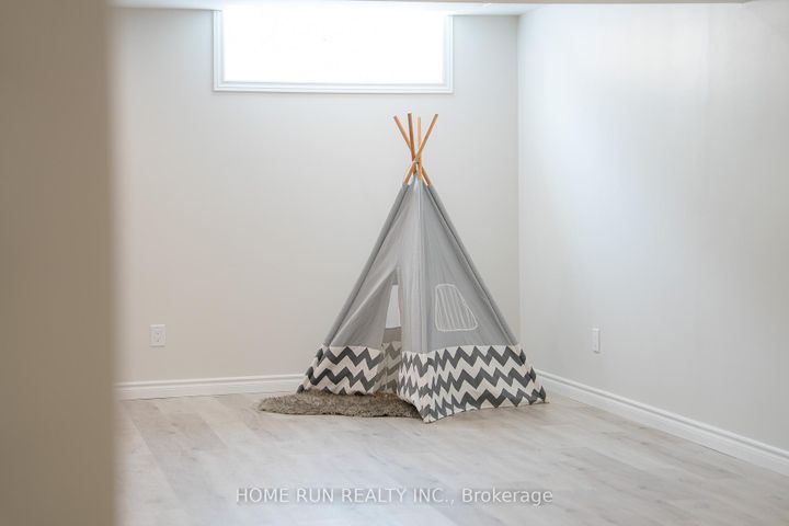 Photo 9 at 531 Bretby Crescent, Nepean (Cedargrove/Fraserdale), Ottawa