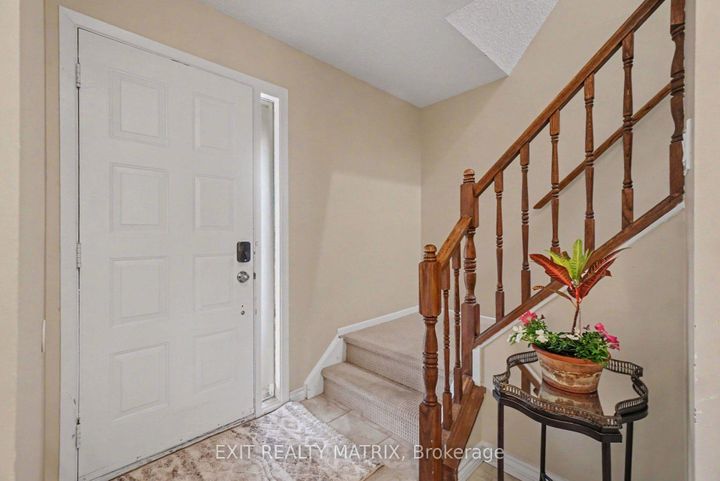 Photo 2 at 30 Bartley Crescent, Nepean (On the Green), Ottawa