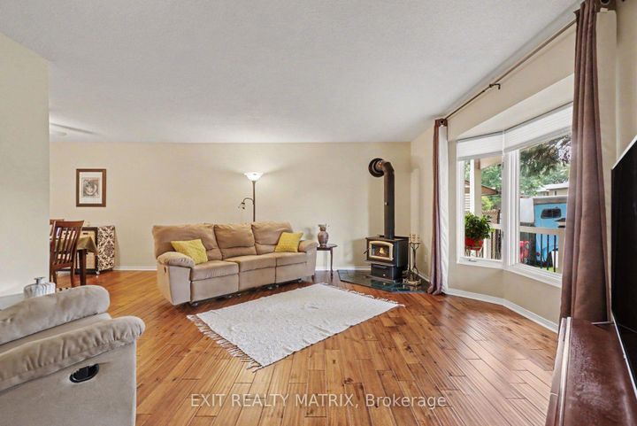 Photo 3 at 30 Bartley Crescent, Nepean (On the Green), Ottawa