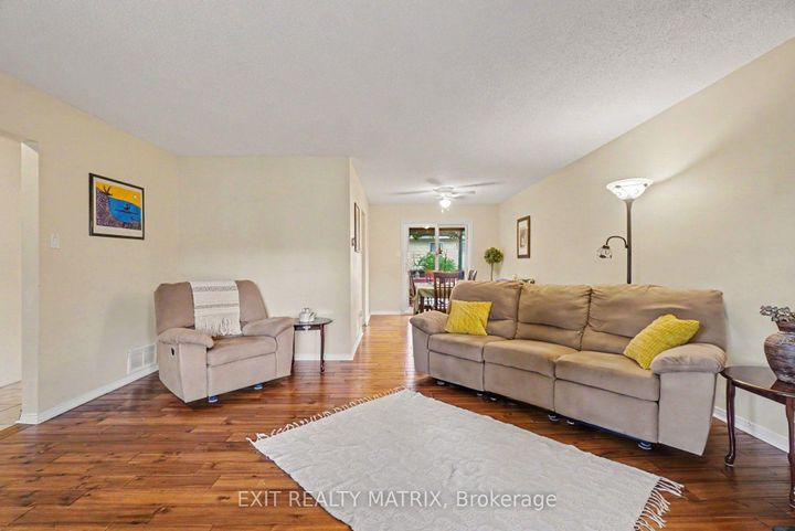 Photo 4 at 30 Bartley Crescent, Nepean (On the Green), Ottawa