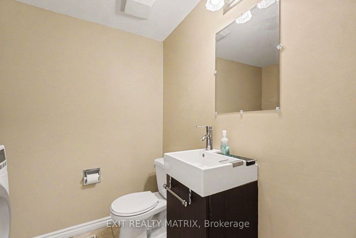 Photo 12 at 30 Bartley Crescent, Nepean (On the Green), Ottawa