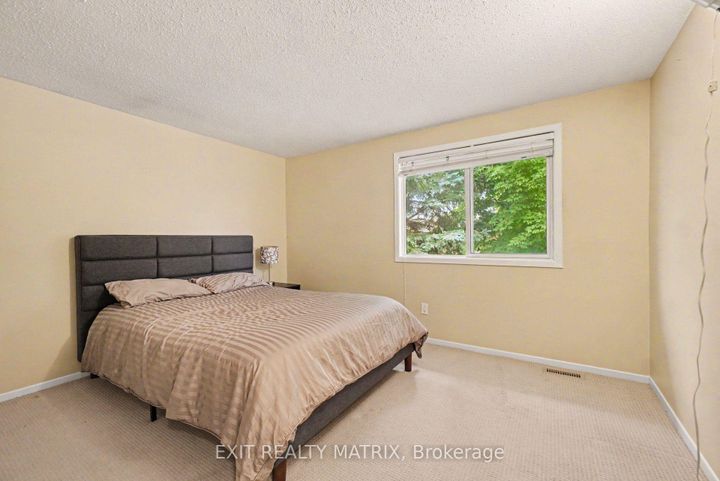 Photo 14 at 30 Bartley Crescent, Nepean (On the Green), Ottawa