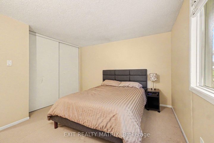 Photo 15 at 30 Bartley Crescent, Nepean (On the Green), Ottawa