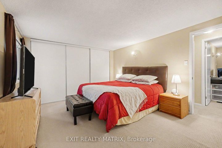 Photo 18 at 30 Bartley Crescent, Nepean (On the Green), Ottawa