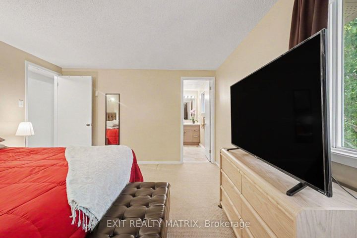Photo 19 at 30 Bartley Crescent, Nepean (On the Green), Ottawa