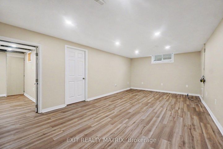 Photo 21 at 30 Bartley Crescent, Nepean (On the Green), Ottawa