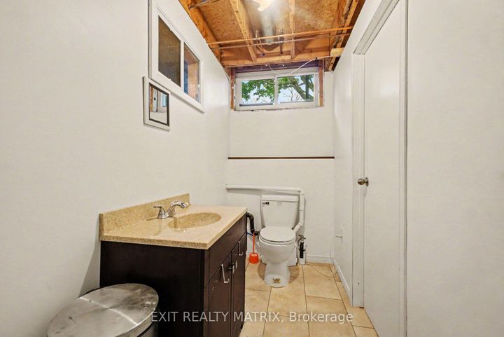 Photo 25 at 30 Bartley Crescent, Nepean (On the Green), Ottawa