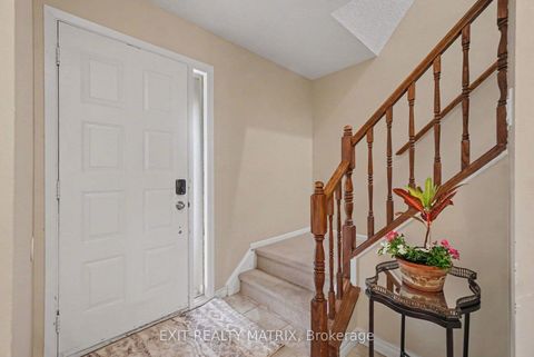 Photo 2 at 30 Bartley Crescent, Nepean (On the Green), Ottawa