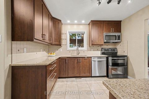 Photo 10 at 30 Bartley Crescent, Nepean (On the Green), Ottawa
