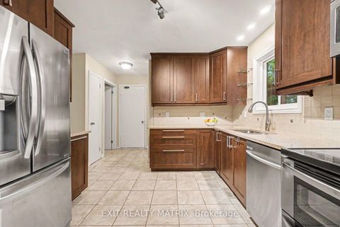 Photo 11 at 30 Bartley Crescent, Nepean (On the Green), Ottawa