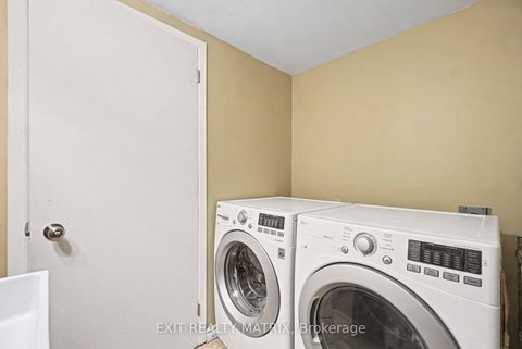 Photo 13 at 30 Bartley Crescent, Nepean (On the Green), Ottawa