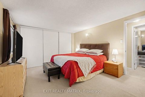 Photo 18 at 30 Bartley Crescent, Nepean (On the Green), Ottawa