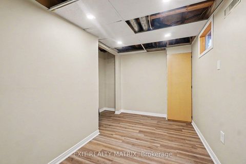 Photo 24 at 30 Bartley Crescent, Nepean (On the Green), Ottawa