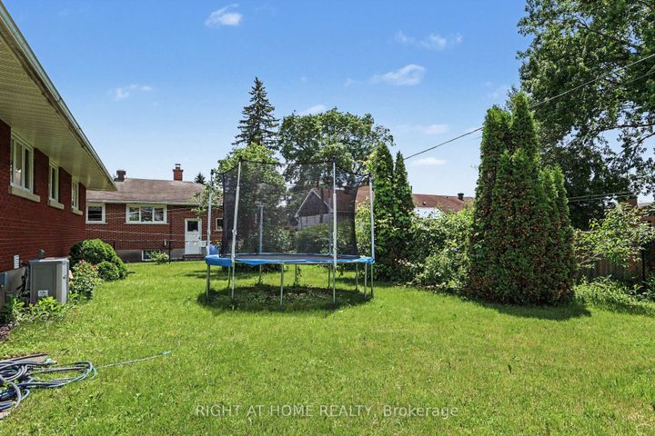 Photo 20 at 1640 FISHER Avenue, Nepean (Borden Farm/Stewart Farm/Carleton Heights/Parkwood Hills), Ottawa