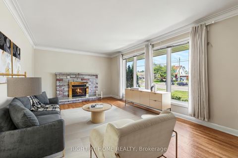 Photo 2 at 1640 FISHER Avenue, Nepean (Borden Farm/Stewart Farm/Carleton Heights/Parkwood Hills), Ottawa
