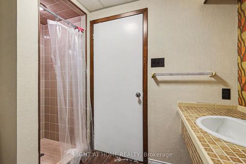 Photo 17 at 1640 FISHER Avenue, Nepean (Borden Farm/Stewart Farm/Carleton Heights/Parkwood Hills), Ottawa